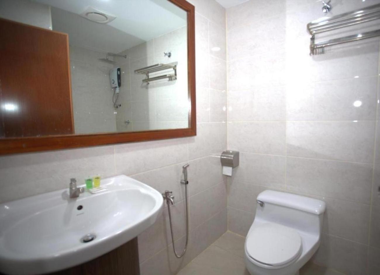Hotel La Isra At Bukit Bintang Куала-Лумпур Экстерьер фото
